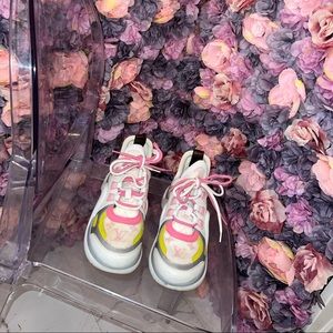 Louis Vuitton arch sneakers worn 2 times authentic directly from the Louis store